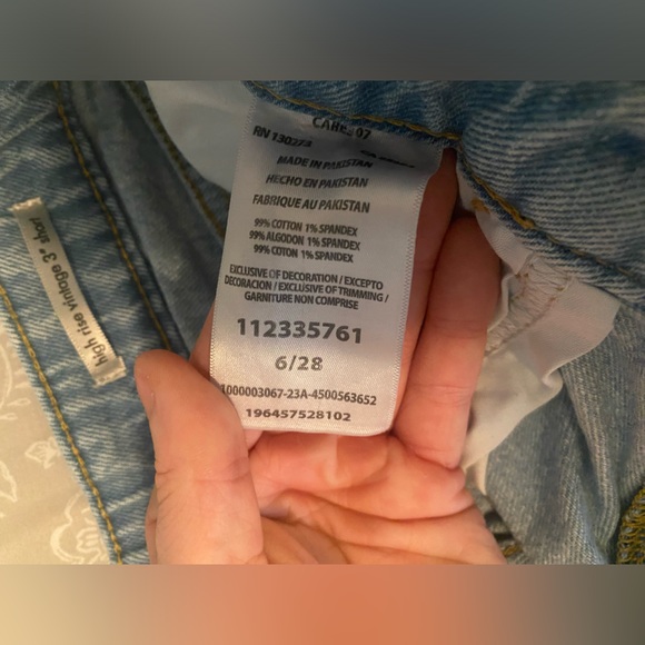 High waisted wrangler cut off shorts light wash size 6/28 - Picture 3 of 3